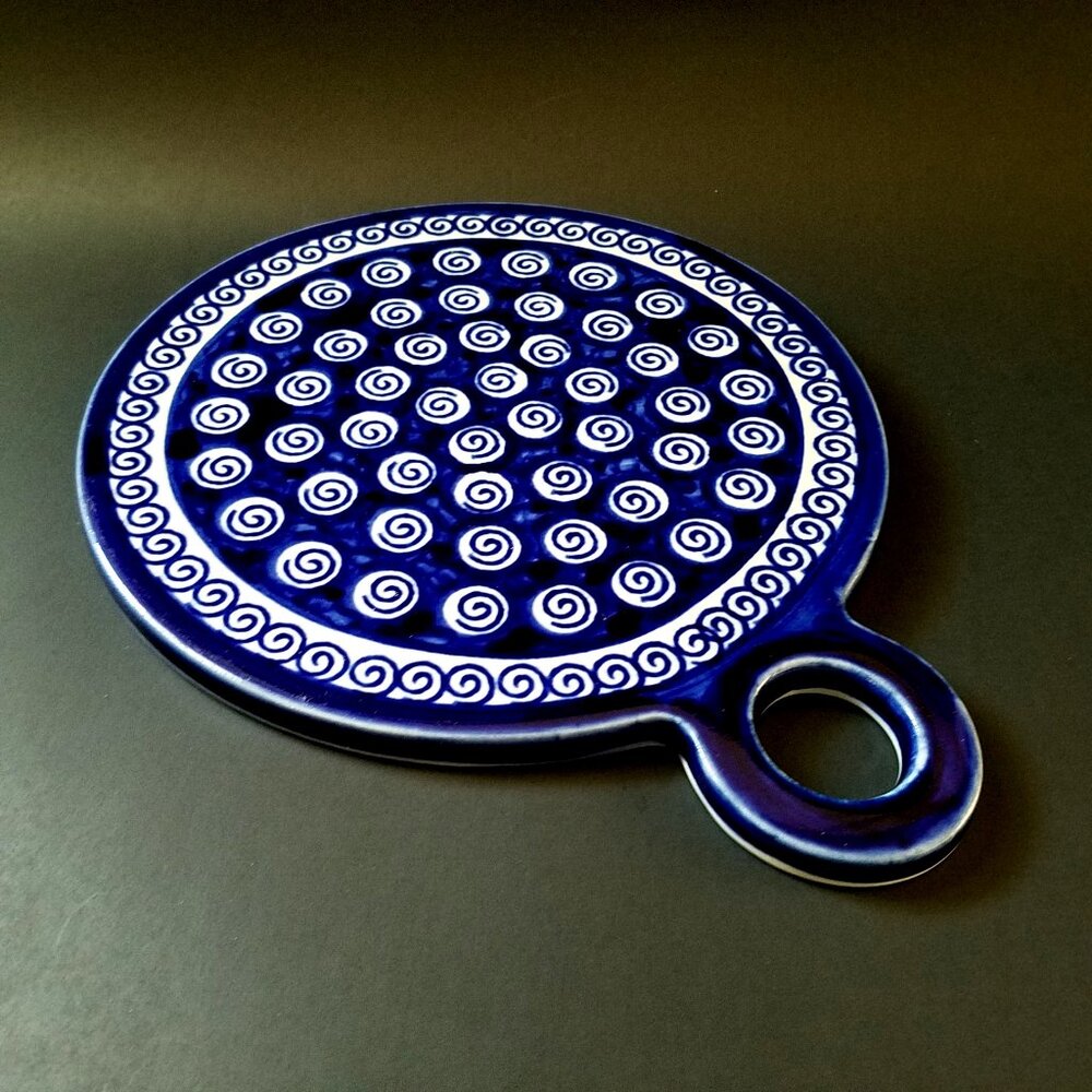Boleslawiec Polish Pottery Hot Pot Cutting Cheese Board Trivet
